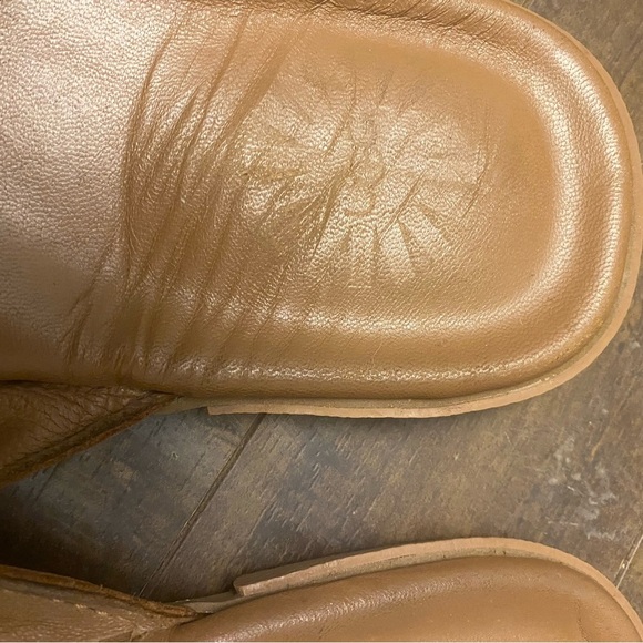 UGG  Australia Seaside Leather Flip Flops - Picture 2 of 9